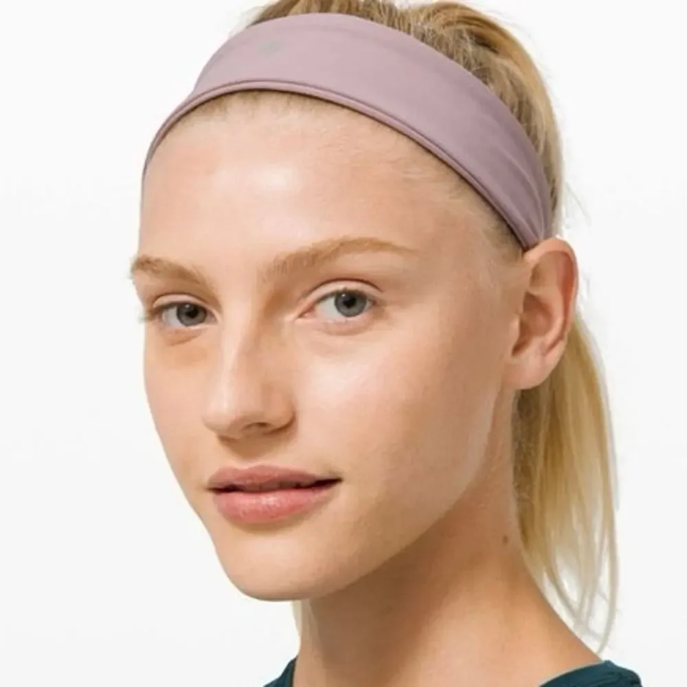 Lululemon Fly Away Tamer Headband Luxtreme Soft‎ Pink Lilac NWOT
